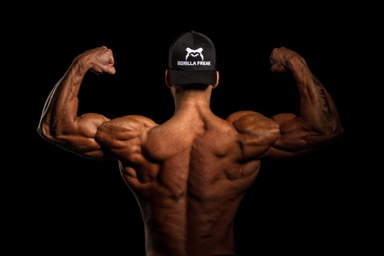Bodybuilding, Rücken eines Mannes, ausgeprägte Muskeln